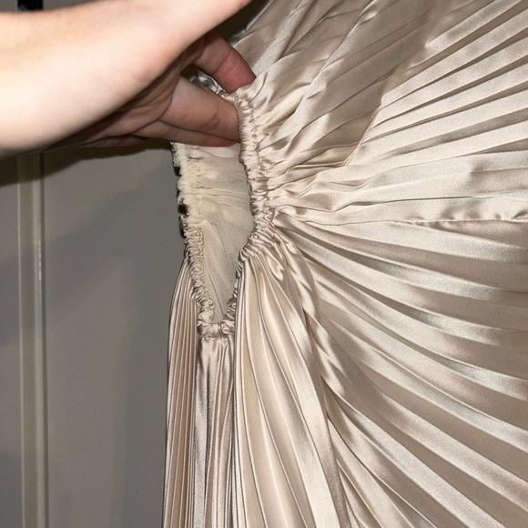 These Three Boutique cream dress new never worn size Small - Picture 8 of 8